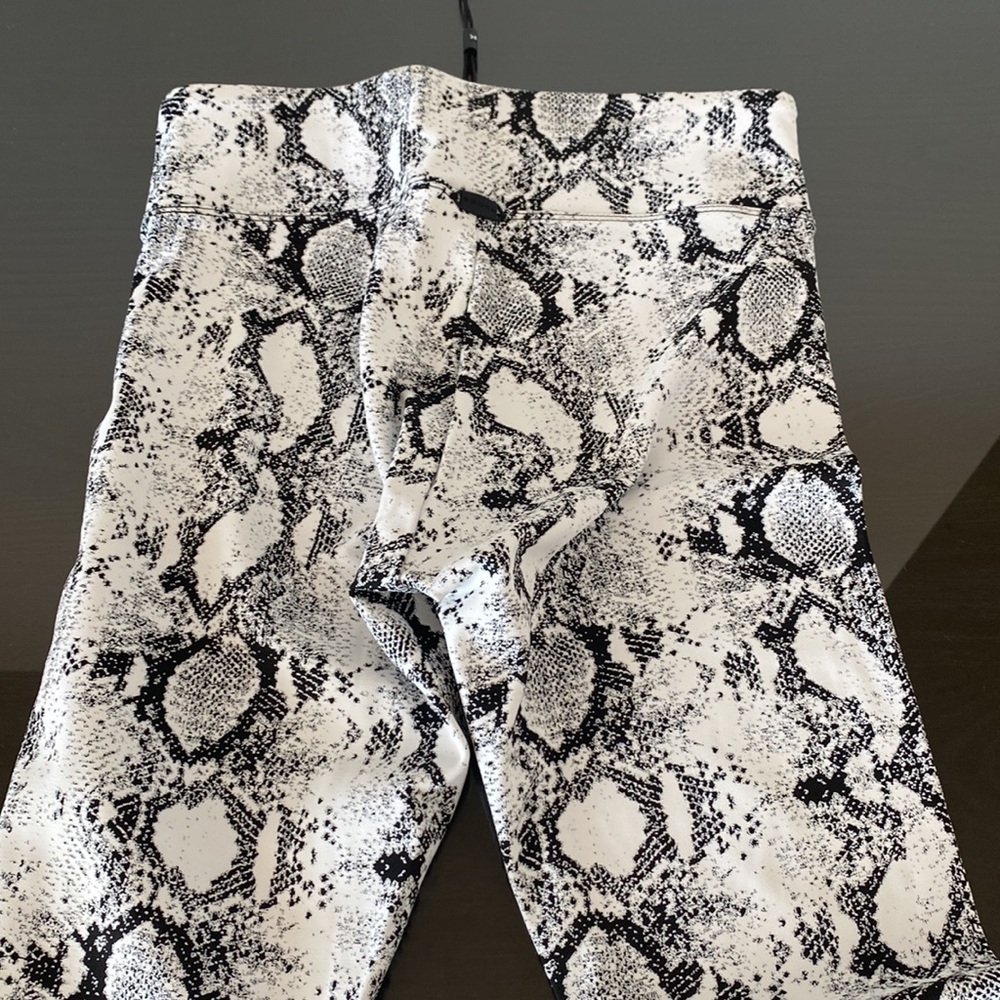 Koral Drive Python High Rise Legging - Picture 8 of 14